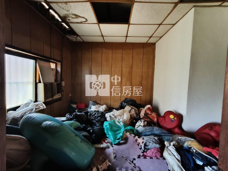 近獅子林、龍岡 方便停車透天(需整理)房屋室內格局與周邊環境