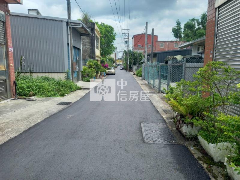市區方正小農地房屋室內格局與周邊環境