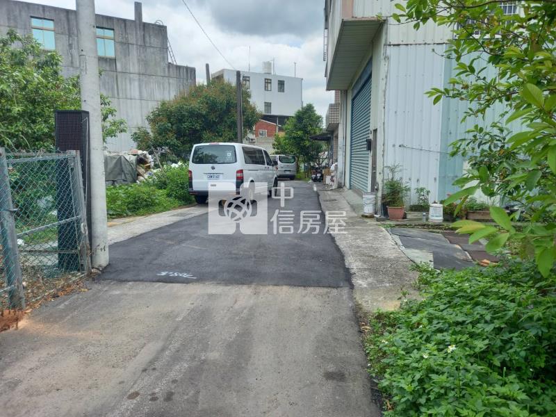 市區方正小農地房屋室內格局與周邊環境