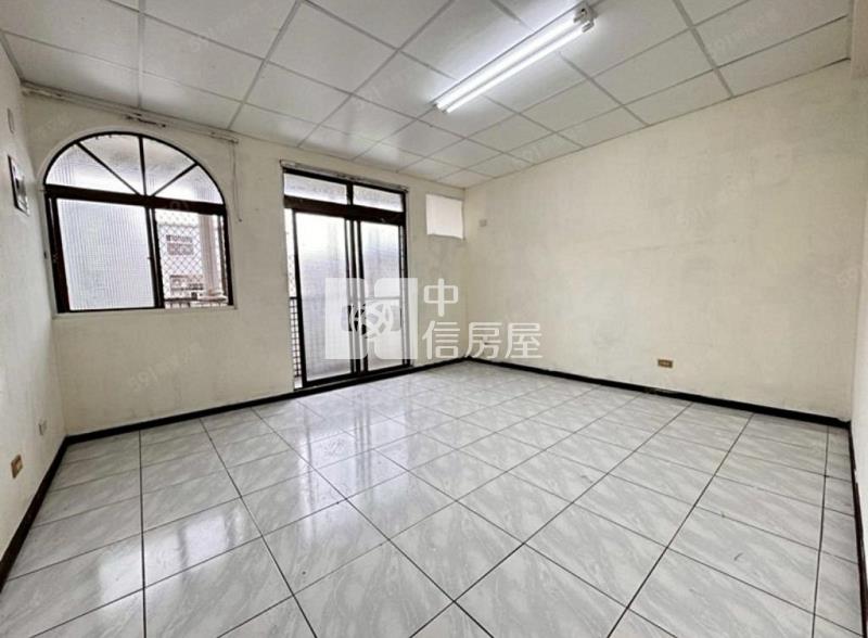 小人國遊樂區大透天(中信卓越團隊)房屋室內格局與周邊環境
