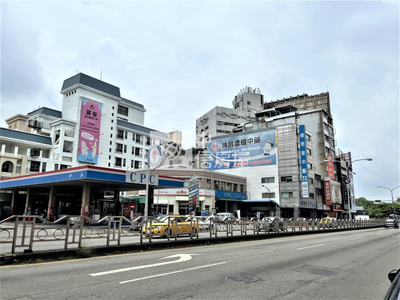 一中商圈電梯收租5套房房屋室內格局與周邊環境