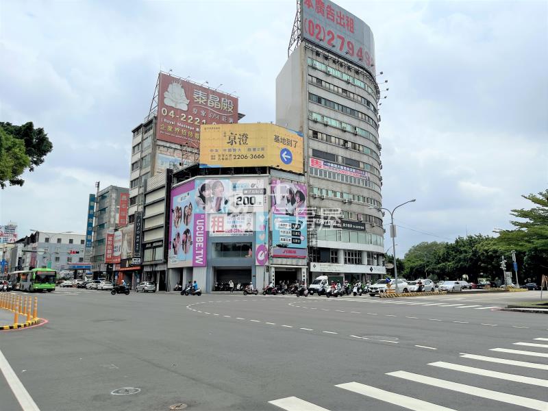 一中商圈電梯收租5套房房屋室內格局與周邊環境