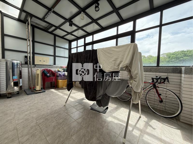 斗六長安公園旁臨路雙車孝親美墅房屋室內格局與周邊環境
