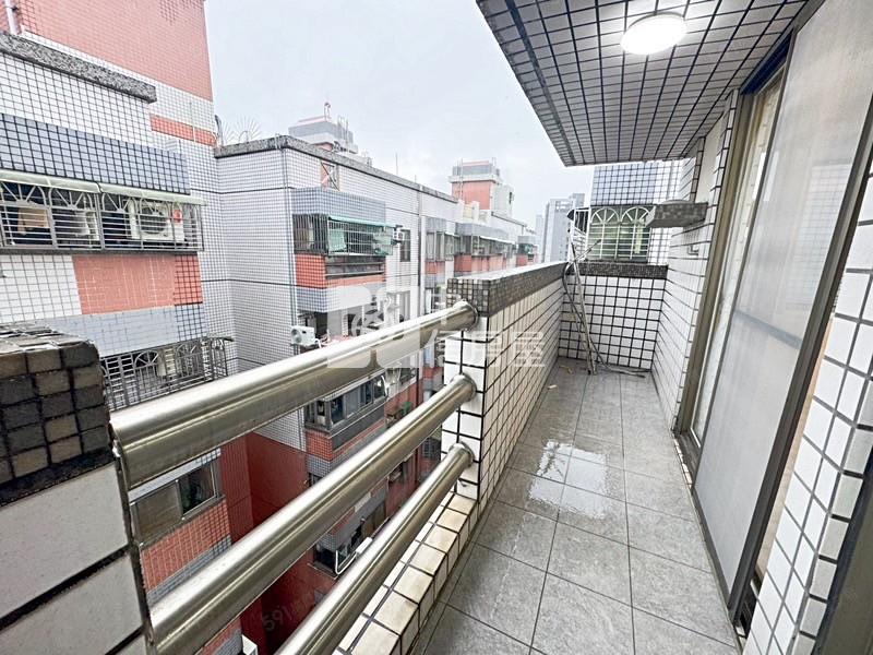 文心中華房屋室內格局與周邊環境