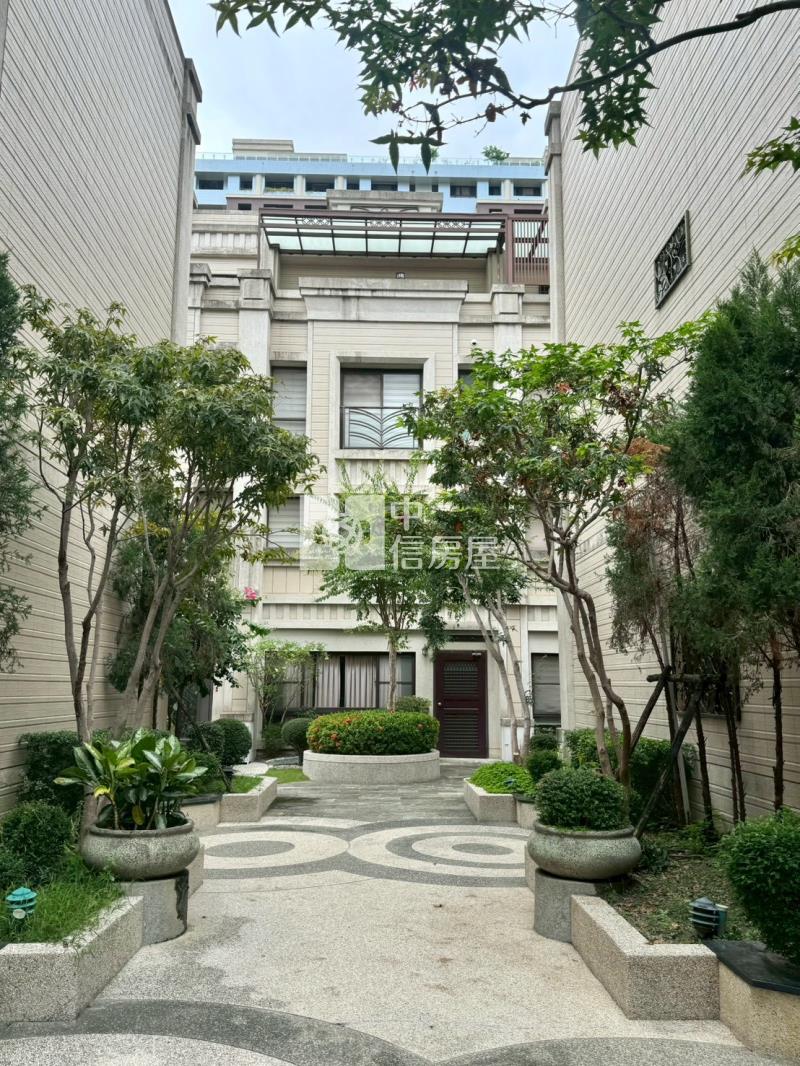 新光特區輕屋齡雙車別墅房屋室內格局與周邊環境