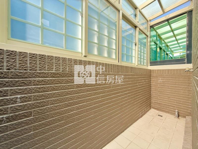 領袖天悅震後雙車別墅房屋室內格局與周邊環境