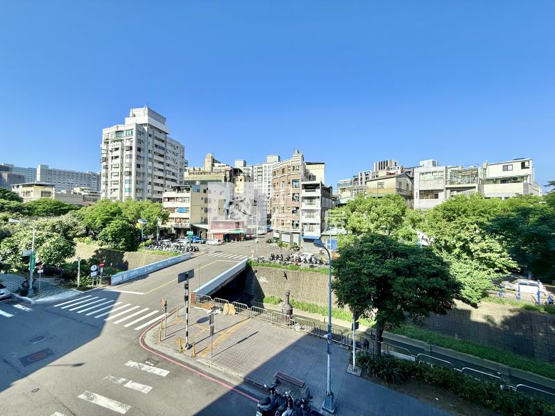中國醫合法裝修投報5%四大套房房屋室內格局與周邊環境