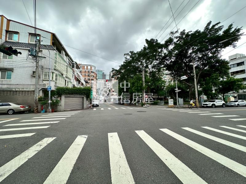 西屯三層樓住店房屋室內格局與周邊環境