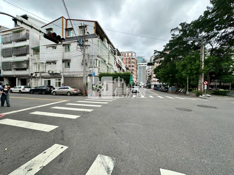 西屯三層樓住店房屋室內格局與周邊環境