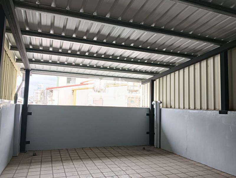 鳳山經武路透天金店面房屋室內格局與周邊環境