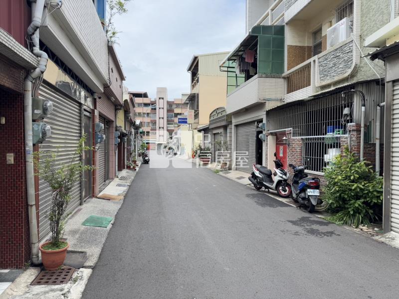 東區車庫孝親透天房屋室內格局與周邊環境