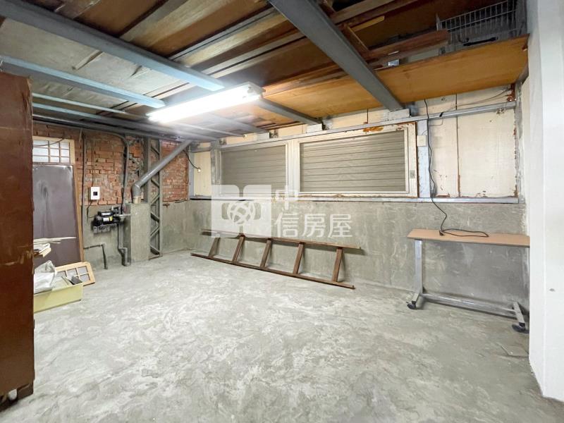 潭子雅豐街12米路透店房屋室內格局與周邊環境