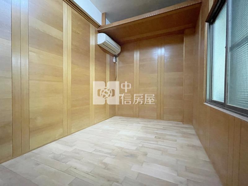 潭子雅豐街12米路透店房屋室內格局與周邊環境