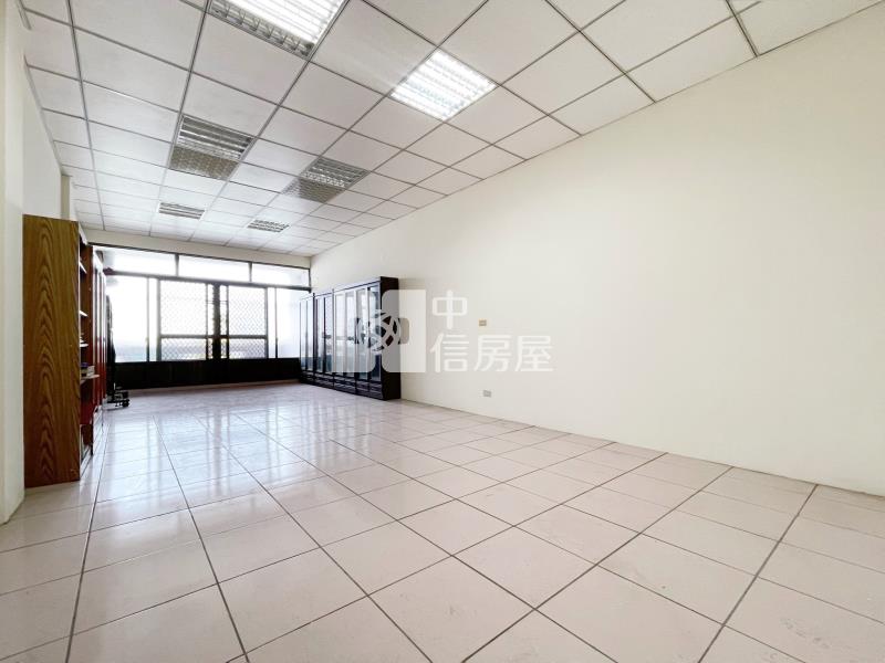 潭子雅豐街12米路透店房屋室內格局與周邊環境