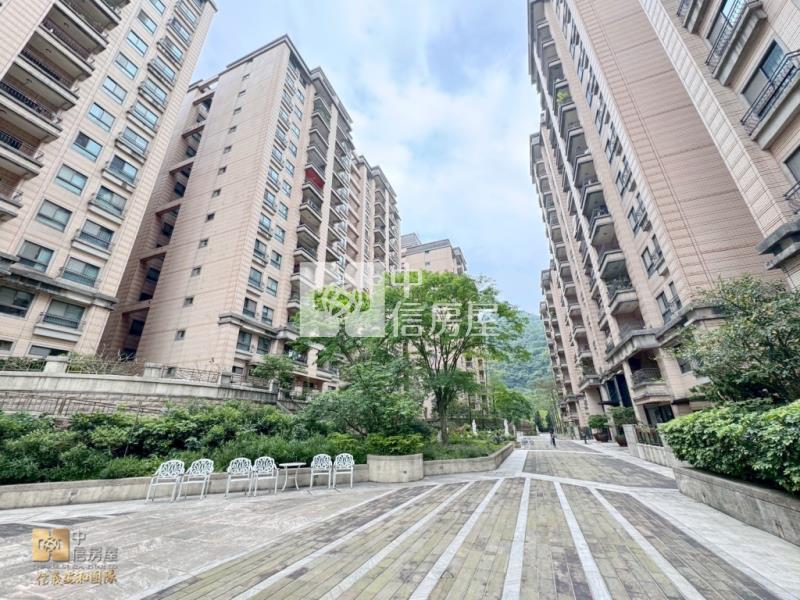 【台北大鎮】豪華精品露臺戶+雙車位房屋室內格局與周邊環境