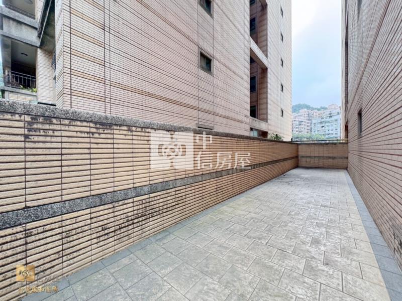 【台北大鎮】豪華精品露臺戶+雙車位房屋室內格局與周邊環境