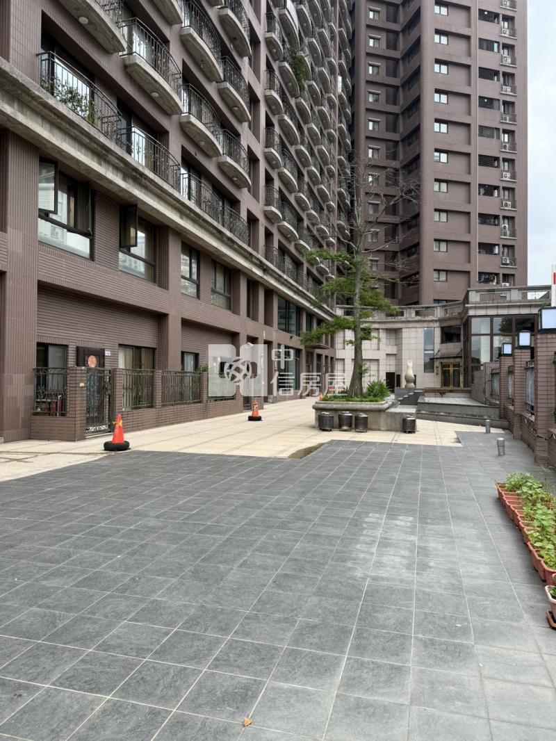 桃園愛買漂亮3房+平面車位房屋室內格局與周邊環境