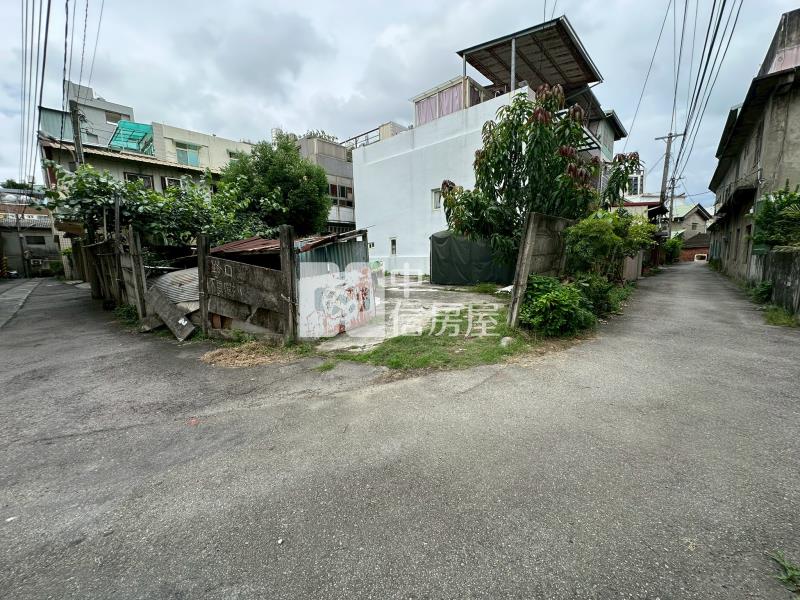 近高鐵黎明商圈三面臨路方正建地房屋室內格局與周邊環境