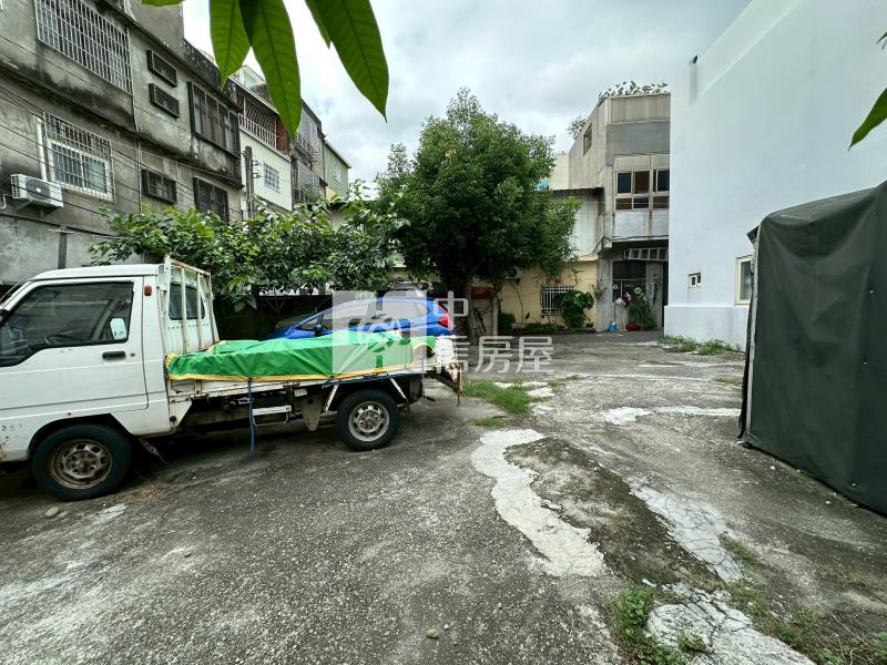 近高鐵黎明商圈三面臨路方正建地房屋室內格局與周邊環境