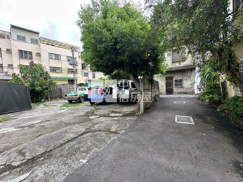 近高鐵黎明商圈三面臨路方正建地房屋室內格局與周邊環境