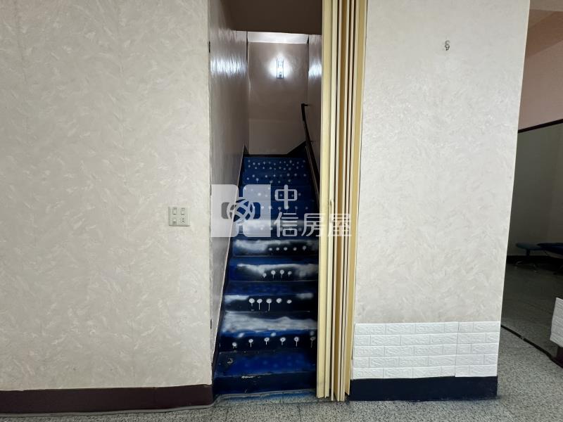 九份子旁朝南七米大面寬車墅房屋室內格局與周邊環境