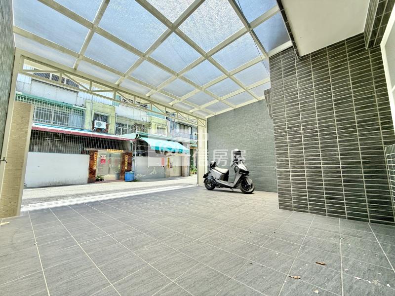 樹孝商圈精緻裝潢大面寬雙車5房美透天房屋室內格局與周邊環境