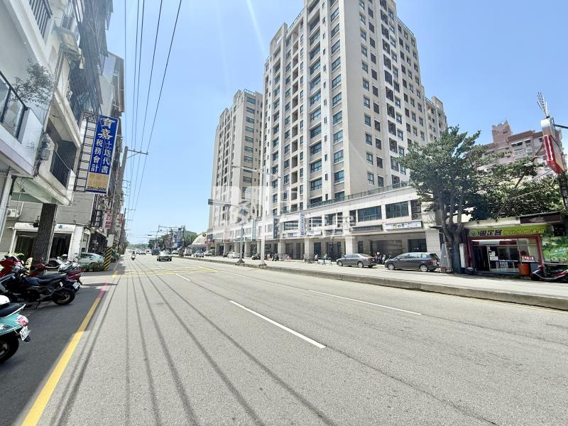 前後臨5.4米面寬雙車店住合一房屋室內格局與周邊環境