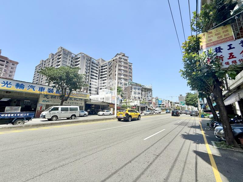 前後臨5.4米面寬雙車店住合一房屋室內格局與周邊環境