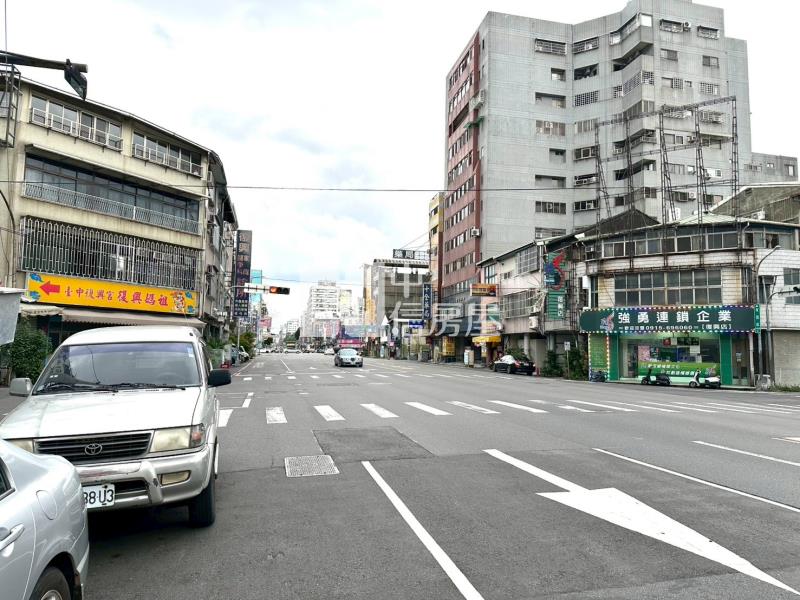 中興大學臨25米路漂亮商業建地房屋室內格局與周邊環境