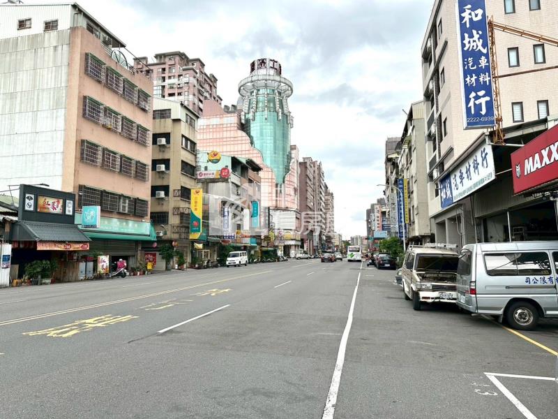 中興大學臨25米路漂亮商業建地房屋室內格局與周邊環境