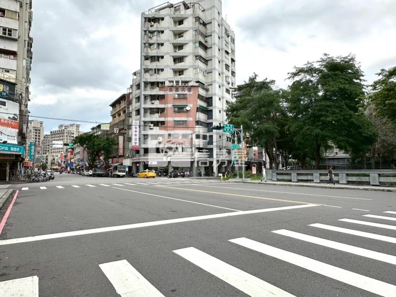 中興大學臨25米路漂亮商業建地房屋室內格局與周邊環境