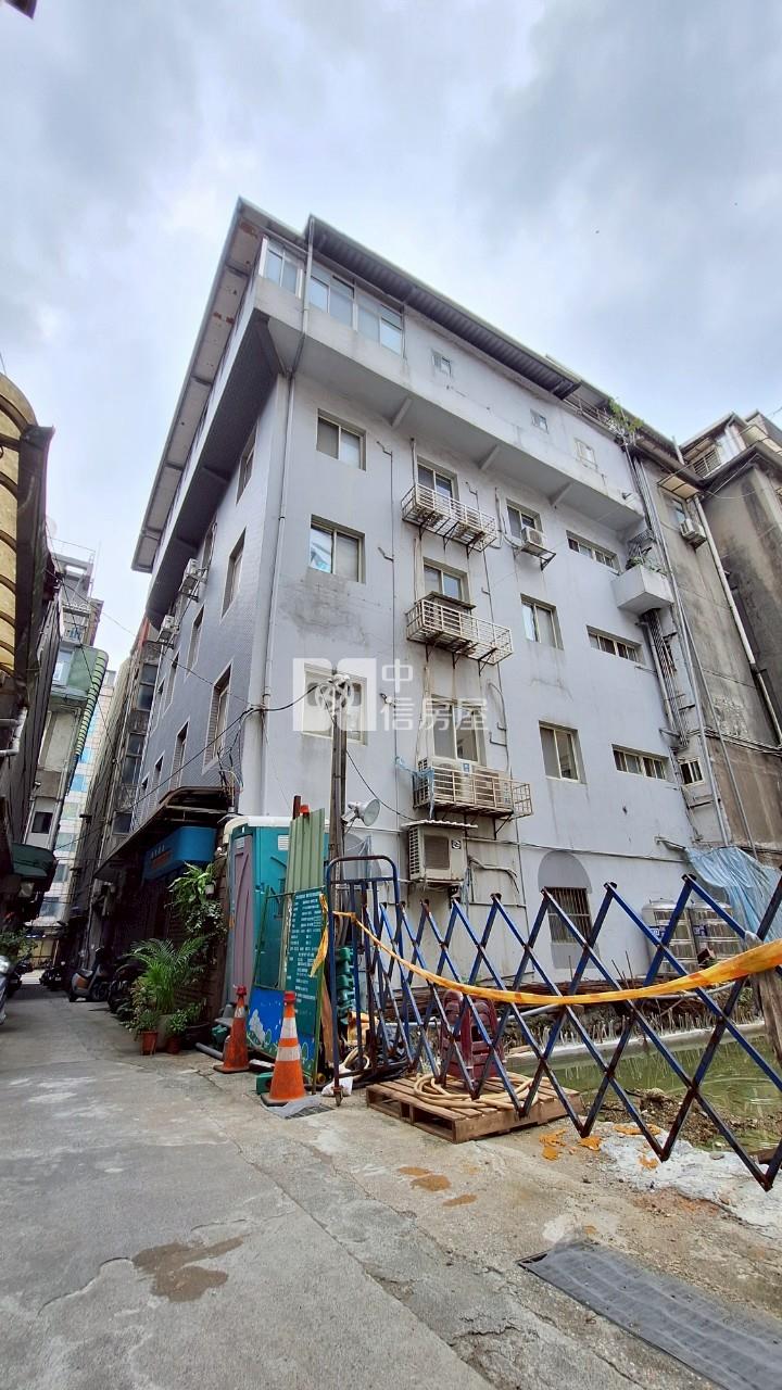 基隆信三路電梯透天房屋室內格局與周邊環境