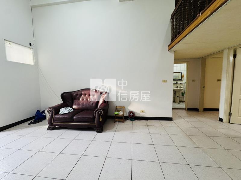 平興國小旁挑高五房｜現代星洲房屋室內格局與周邊環境