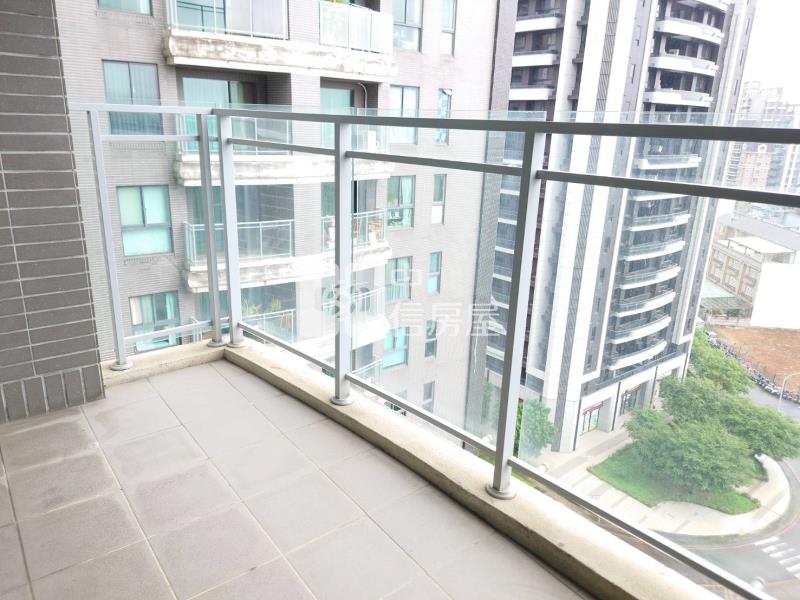 青埔高鐵特區A18景觀大3房車房屋室內格局與周邊環境
