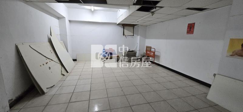 【奔馳】省桃三角窗店面房屋室內格局與周邊環境