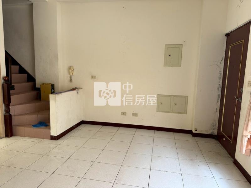 芳苑社區透天房屋室內格局與周邊環境