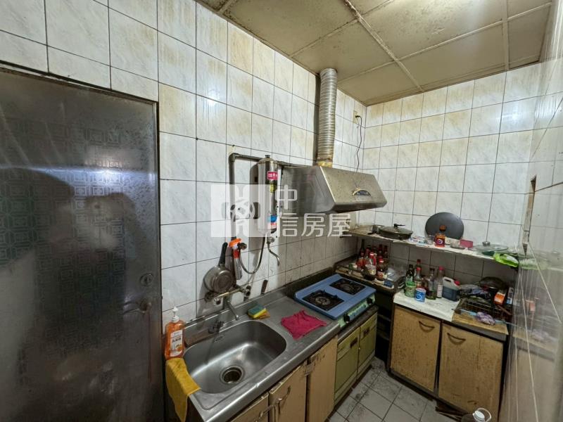 潭子大面寬大地坪角間透天房屋室內格局與周邊環境