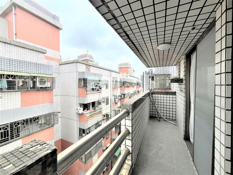 文心中華視野三房車位房屋室內格局與周邊環境