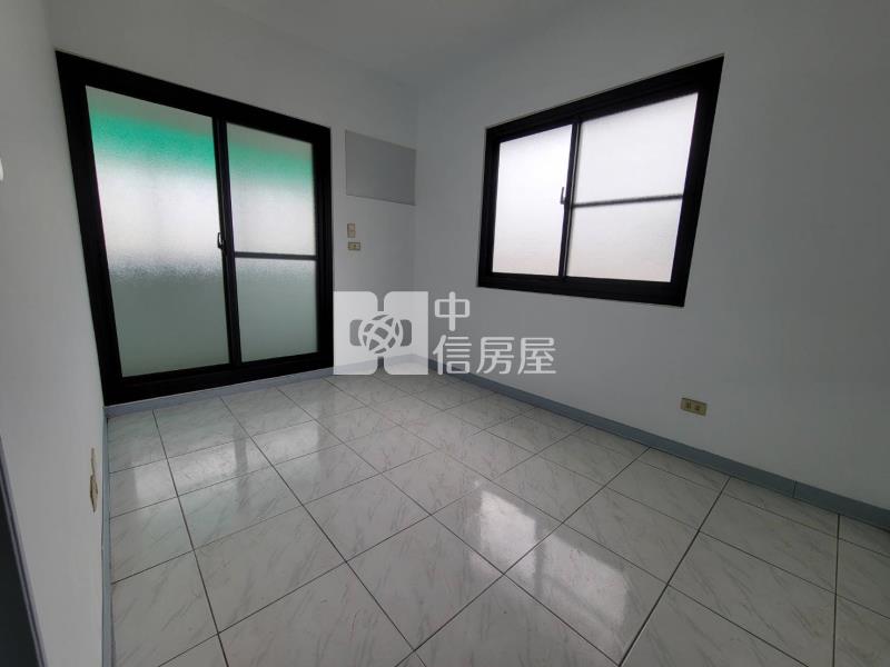 世岱吉祥三房平車房屋室內格局與周邊環境