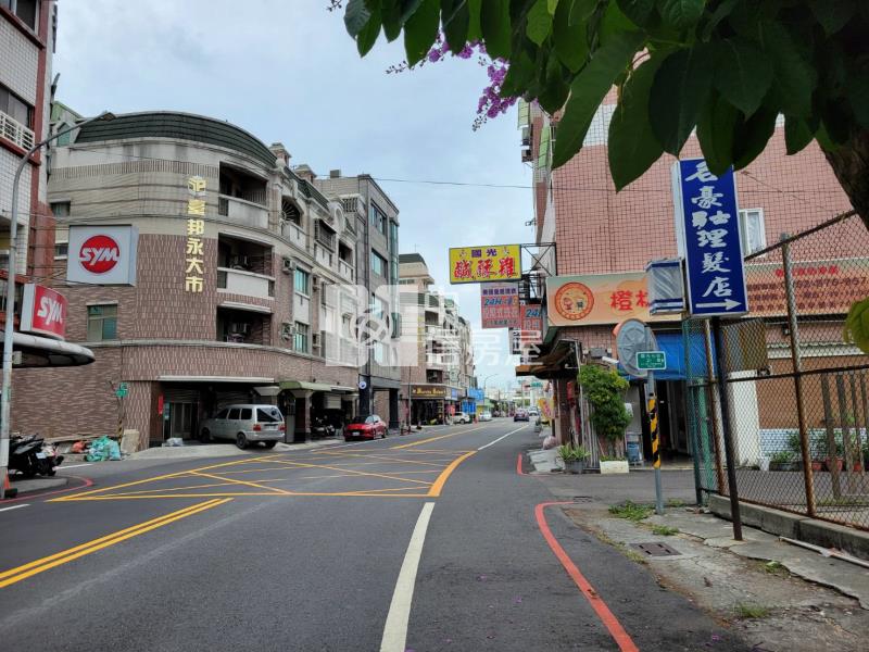 世岱吉祥三房平車房屋室內格局與周邊環境