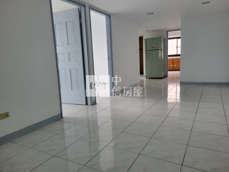 世岱吉祥三房平車房屋室內格局與周邊環境