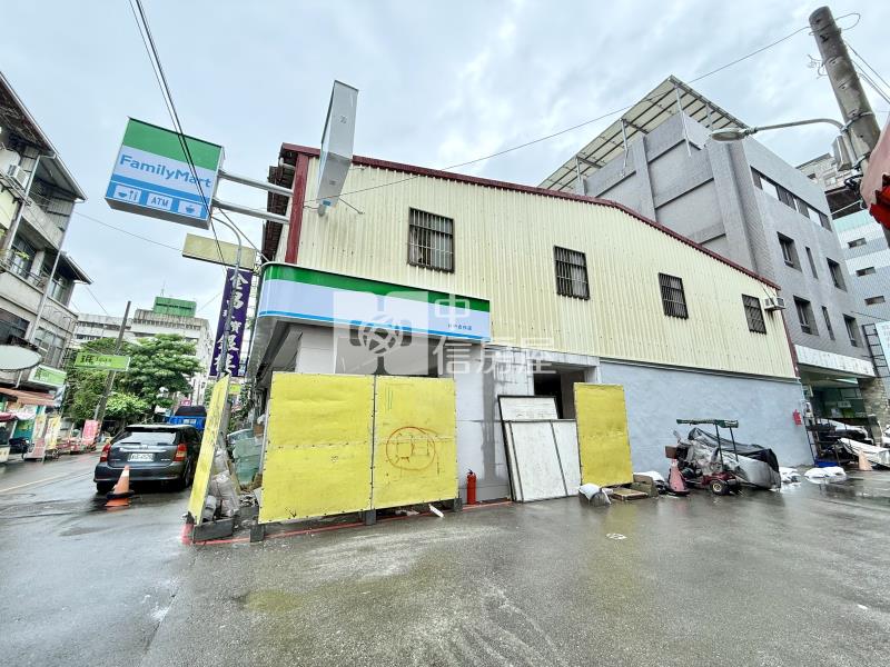 年收126萬|全家連鎖超商承租雙面臨路9米黃金角間透店房屋室內格局與周邊環境