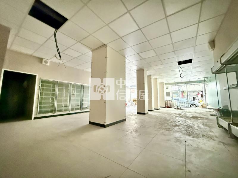 年收126萬|全家連鎖超商承租雙面臨路9米黃金角間透店房屋室內格局與周邊環境