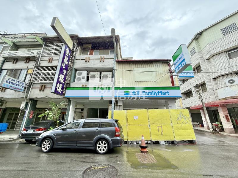 年收126萬|全家連鎖超商承租雙面臨路9米黃金角間透店房屋室內格局與周邊環境