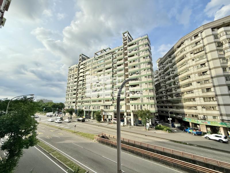 台中科大精密園區邊間可停3車1樓+2樓住店合一房屋室內格局與周邊環境