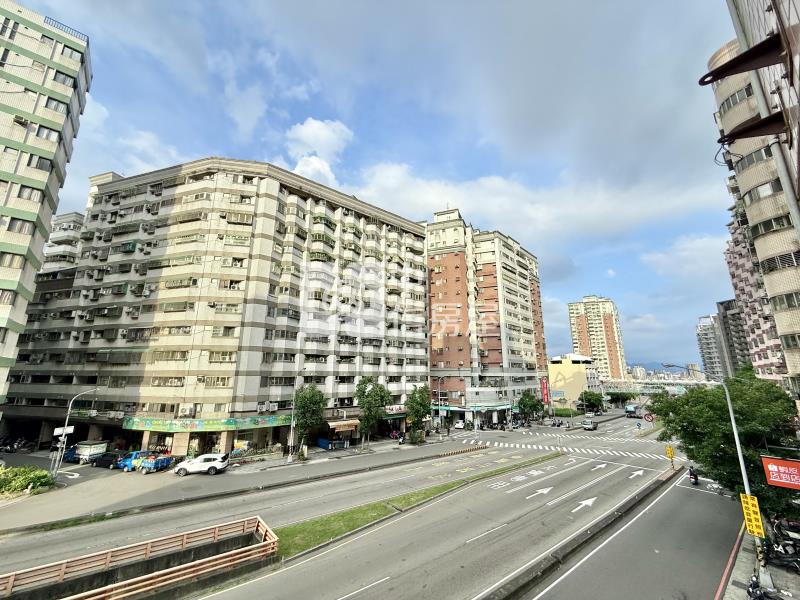 台中科大精密園區邊間可停3車1樓+2樓住店合一房屋室內格局與周邊環境