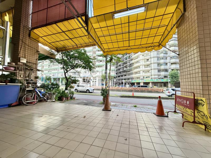 台中科大精密園區邊間可停3車1樓+2樓住店合一房屋室內格局與周邊環境