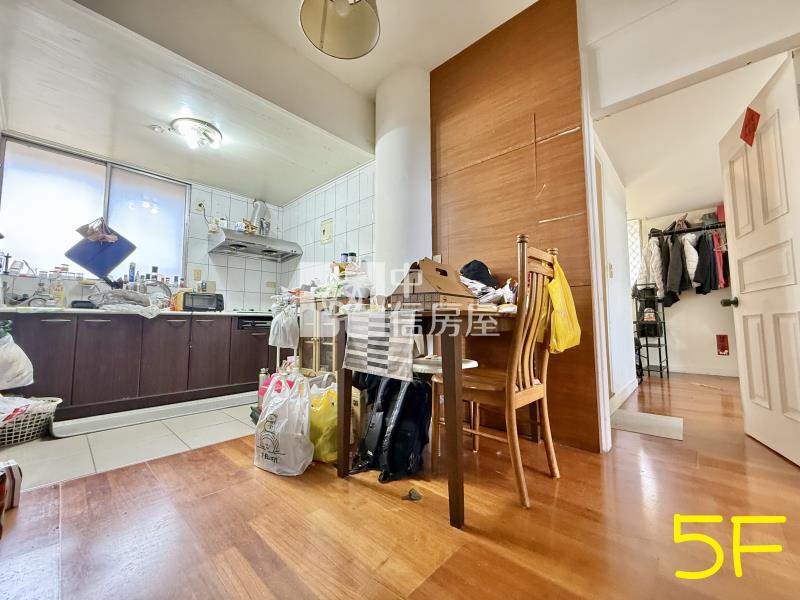 國美館美術園道河畔旁買5送6樓｜有室內梯天然氣子母車5房房屋室內格局與周邊環境