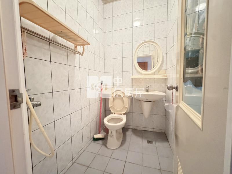 中華路商圈獨棟商用店面房屋室內格局與周邊環境
