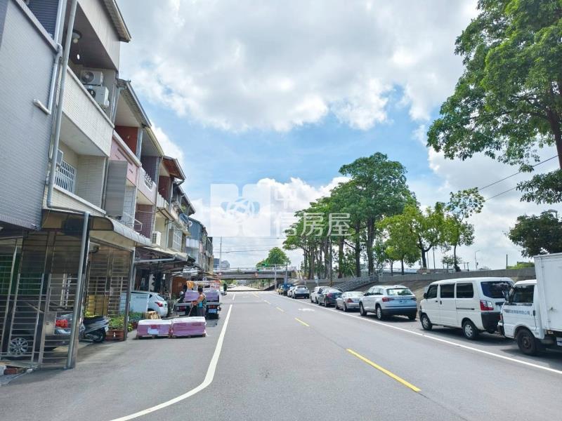 九份子旁河堤景觀邊間店住房屋室內格局與周邊環境